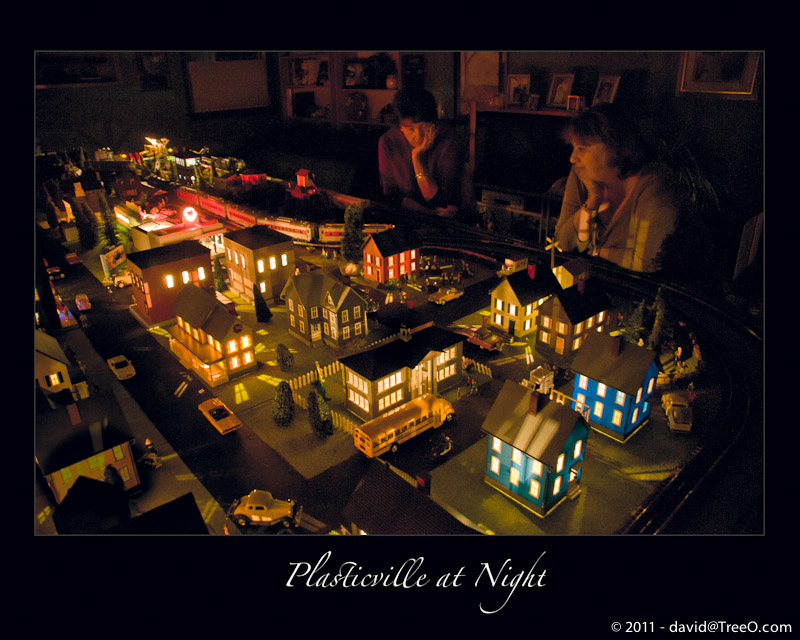 Plasticville at Night – Toy Trains for Christmas